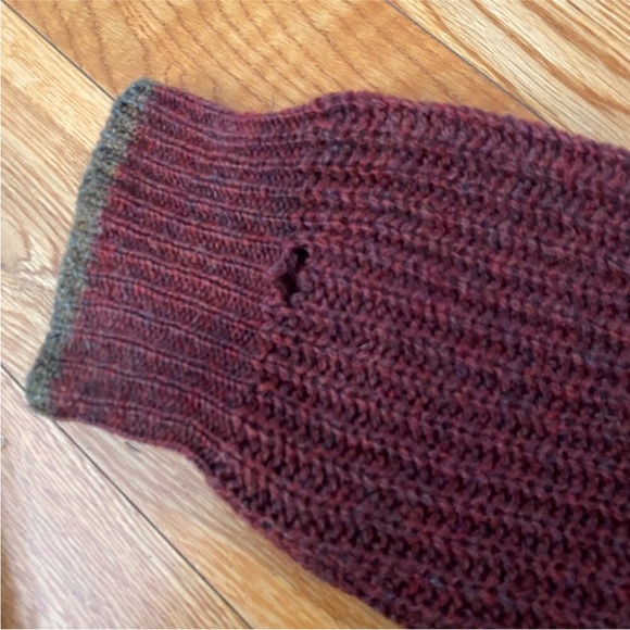 🍷Vintage Woolrich Wool Henley Knit Burgundy Sweater🍷 - Picture 9 of 9
